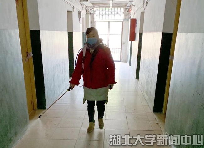 说明: http://www.hubei-university.com/__local/0/11/A2/B631E78C8BE62B99D7553A33D54_A18325A0_2F76C.jpg?e=.jpg