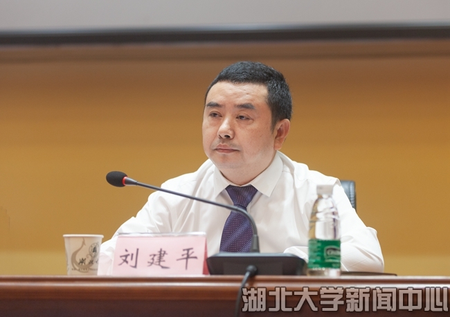说明: http://www.hubei-university.com/__local/5/F3/CF/550565809BA8602B12C994AE484_745FFA94_28CAC.jpg