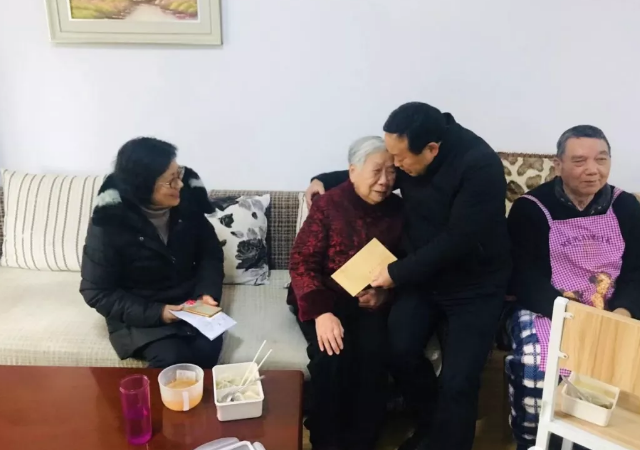 说明: http://www.hubei-university.com/__local/6/10/AE/3265E5B2EC4D5E9C126FE83FBC4_F5D69E14_5010D.png