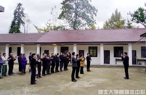 http://www.hubei-university.com/__local/D/2C/65/700A26A949D65CDC16318D7B46D_A9A7282E_38BC9.png