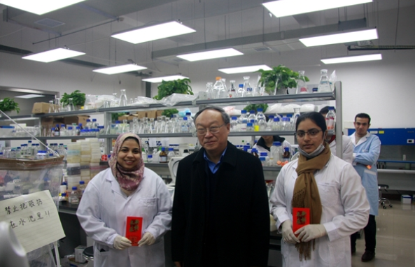 说明: http://www.hubei-university.com/__local/D/83/58/7D660614C0AFDD5042DC0DE6DF4_EE207BA0_635D5.png